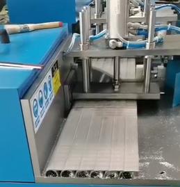 全自動(dòng)切鋁機(jī)400鋸切圖